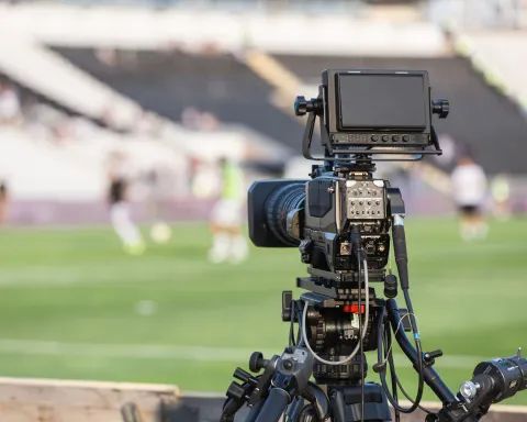 ARTICLE_COMMUNICATION