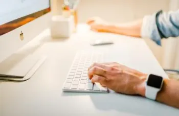 Se former dans une école de management du sport pour devenir journaliste sportif 